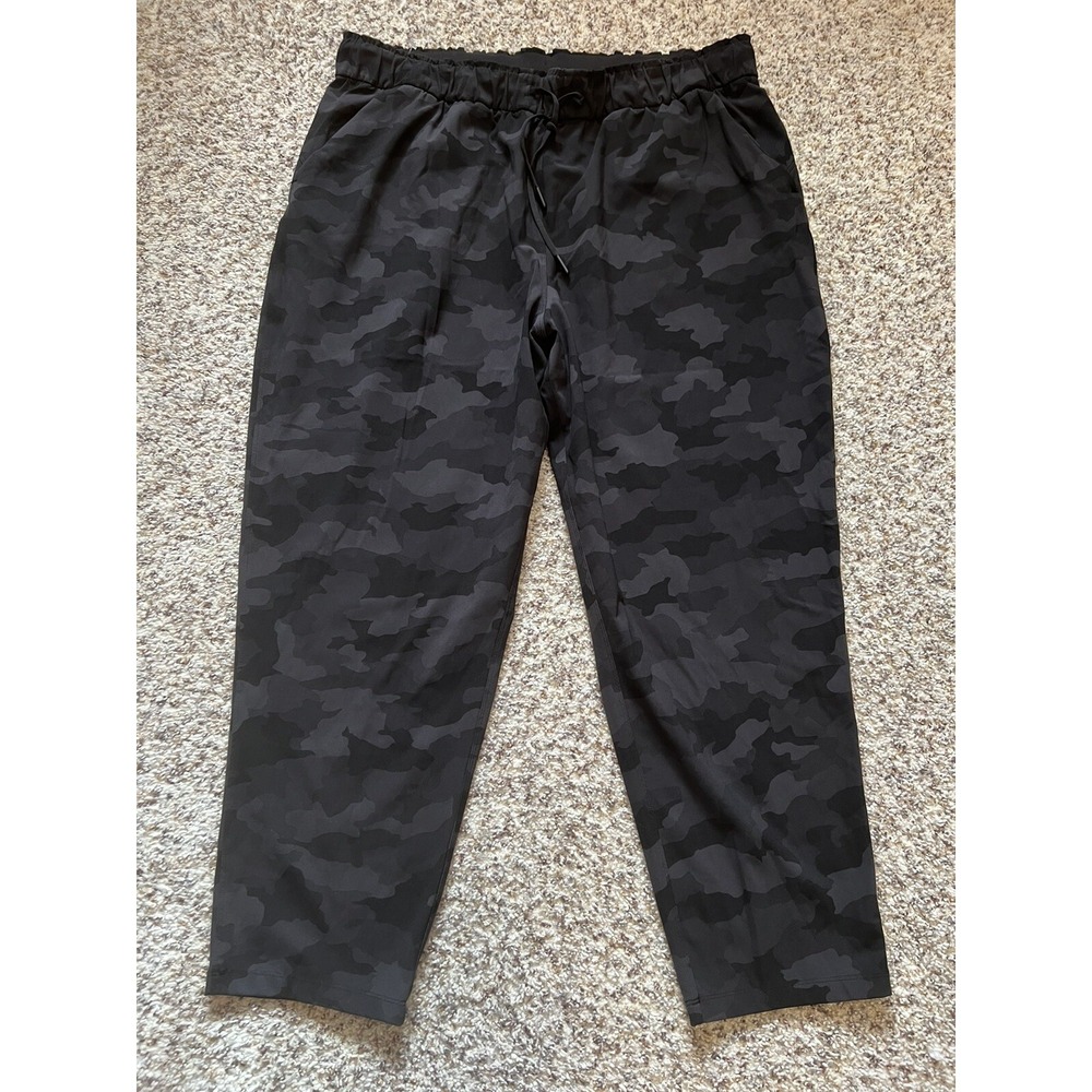 Lululemon New Full‎ Length Women's Sz 18 Black / Gray Camo Pants Two Pockets